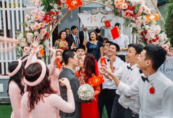 chụp ảnh quay phim đám cưới - trước cổng cưới