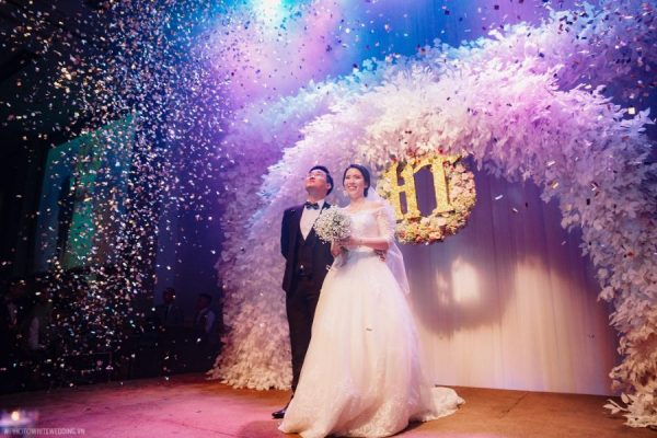 sân khấu đám cưới