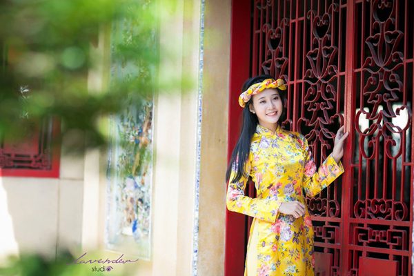 Tạo dáng chụp hình áo dài ngày Tết Tạo dáng chụp hình áo dài ngày Tết