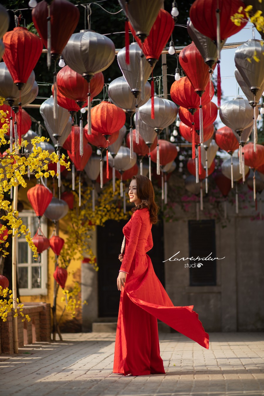 Chụp hình ngoại cảnh áo dài – Cách lưu giữ vẻ đẹp Việt theo phong cách hiện đại Chụp hình ngoại cảnh áo dài – Cách lưu giữ vẻ đẹp Việt theo phong cách hiện đại