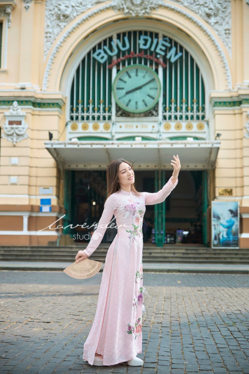 Chụp hình ngoại cảnh áo dài – Cách lưu giữ vẻ đẹp Việt theo phong cách hiện đại Chụp hình ngoại cảnh áo dài – Cách lưu giữ vẻ đẹp Việt theo phong cách hiện đại