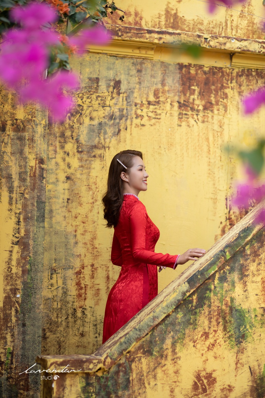 Chụp hình ngoại cảnh áo dài – Cách lưu giữ vẻ đẹp Việt theo phong cách hiện đại Chụp hình ngoại cảnh áo dài – Cách lưu giữ vẻ đẹp Việt theo phong cách hiện đại