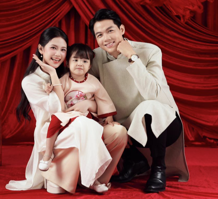 Chụp ảnh áo dài gia đình mùa Tết: Ý nghĩa và gợi ý không thể bỏ qua