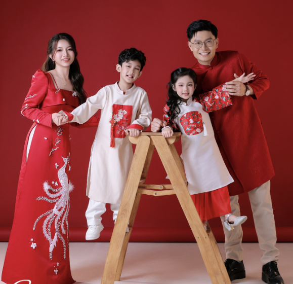 Chụp ảnh áo dài gia đình mùa Tết: Ý nghĩa và gợi ý không thể bỏ qua