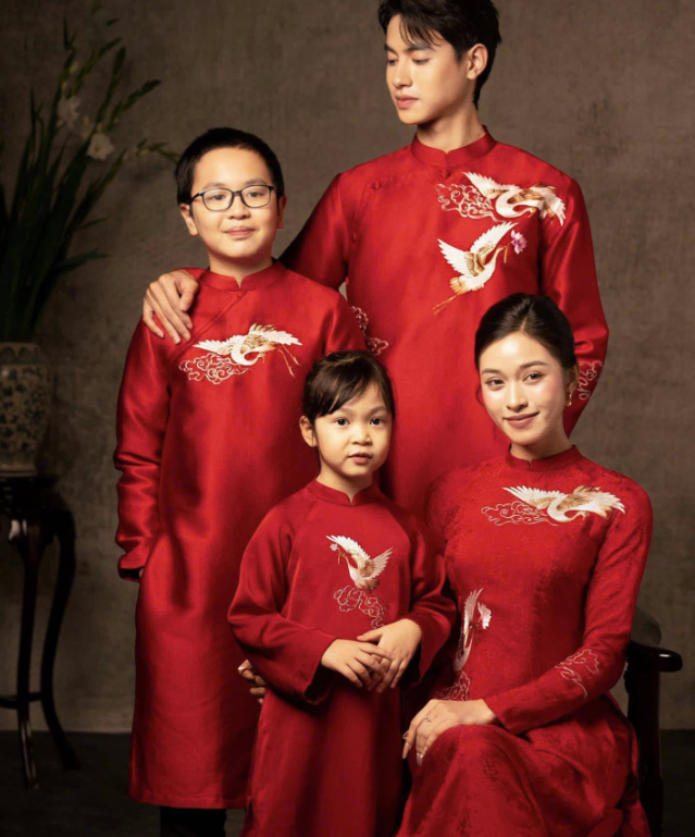 Chụp ảnh áo dài gia đình mùa Tết: Ý nghĩa và gợi ý không thể bỏ qua